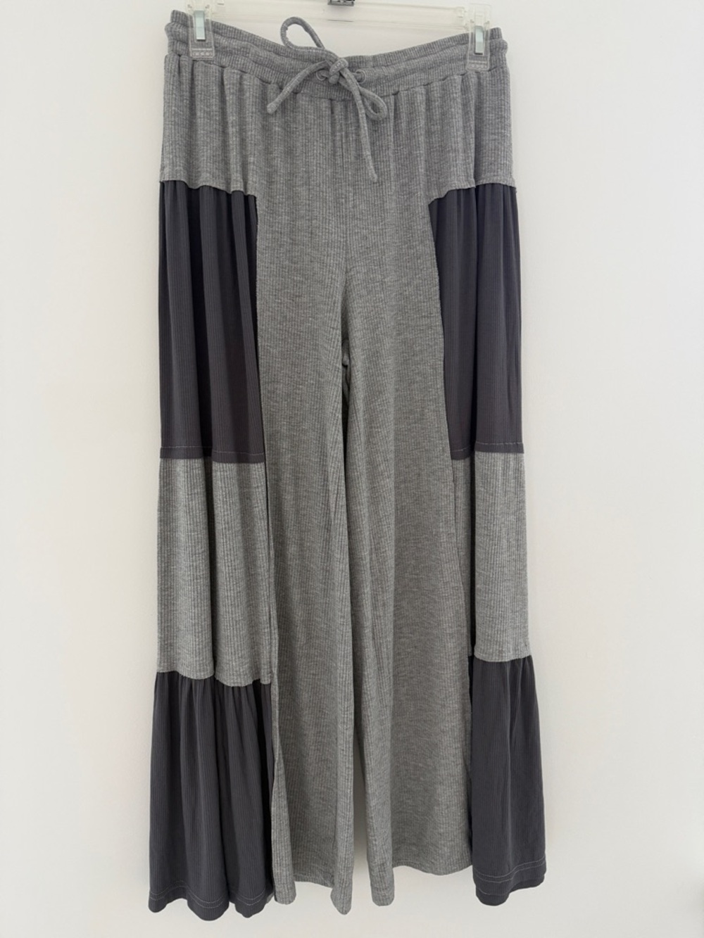 FIRM PRICE. New/Never Worn. POL Knit Ribbed Color Block Wide Leg Pants Small